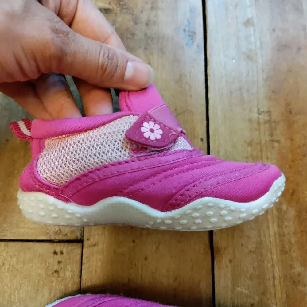 Koala kids size 6 water shoes girls pink summer vacation beach